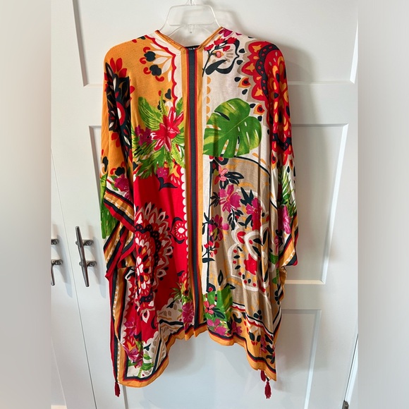 Beautiful tropical shrug with vibrant colors. One size fits all. - Picture 3 of 3